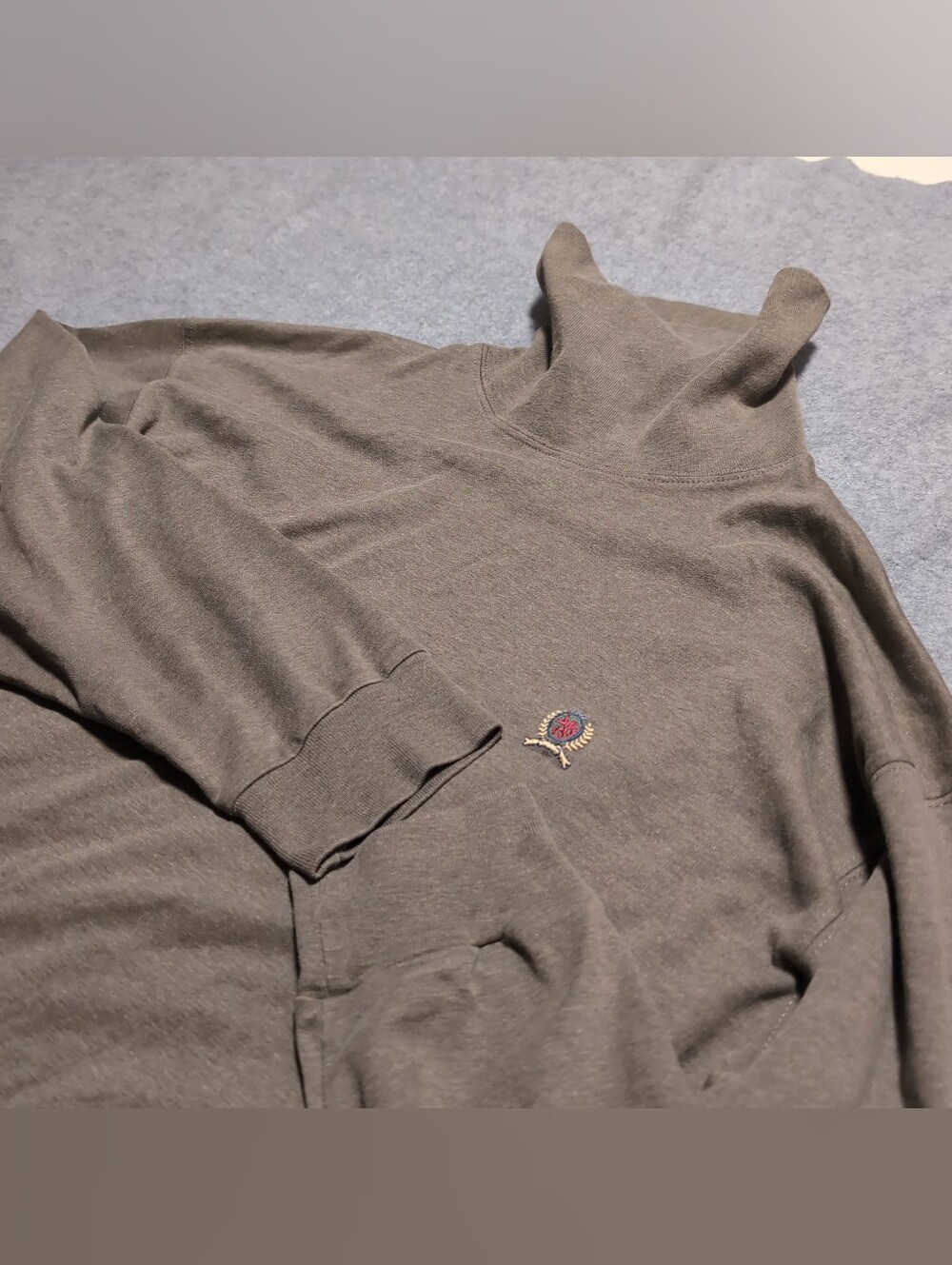 Vintage Tommy Hilfiger Embroidered Crest Turtleneck Long Sleeve Olive Green GUC